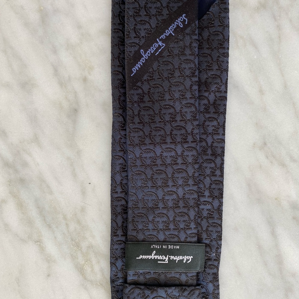 Salvatore Ferragamo Tie - Picture 3 of 3